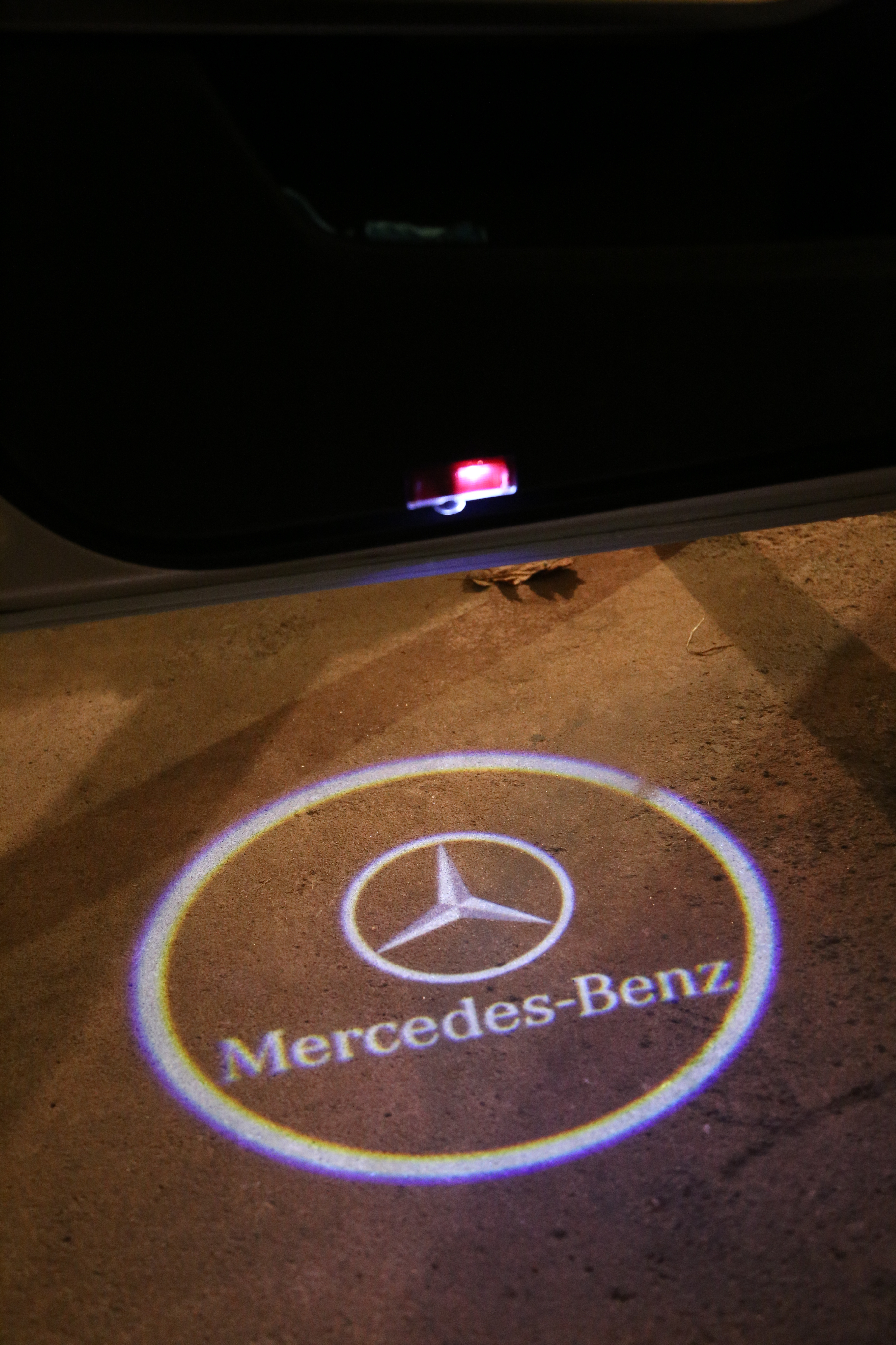Mercedes-Benz star logo