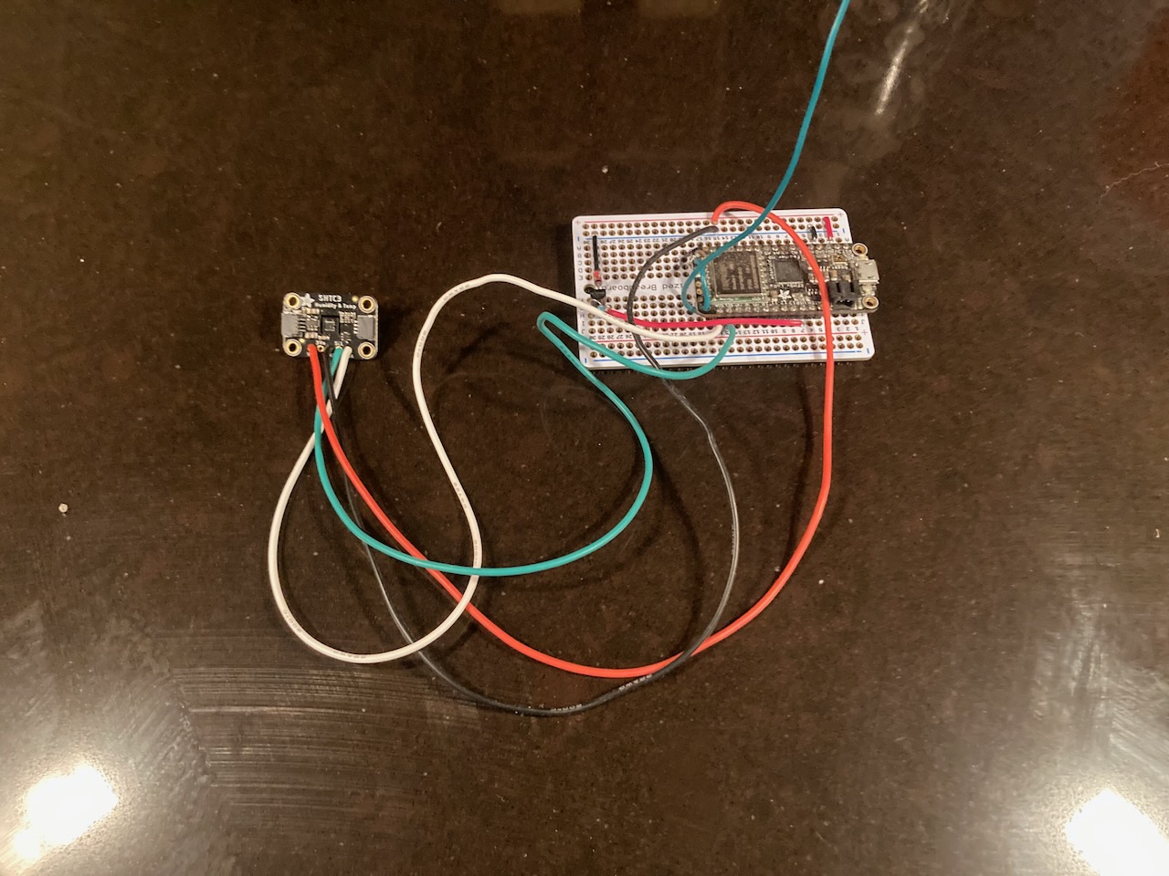 Remote temperature and humidity transmitter, which uses LoRa.